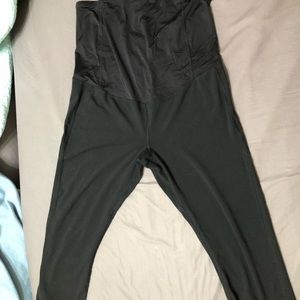 Black Capri maternity leggings